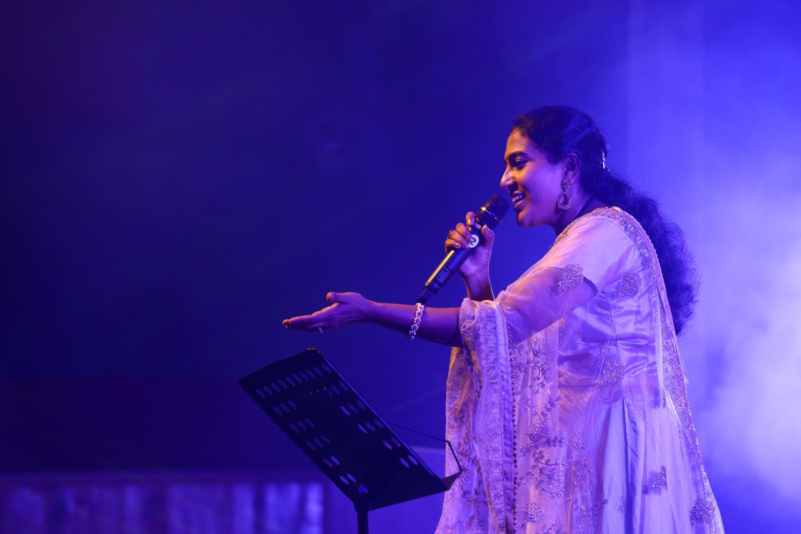 Rekha Sowdi Singing